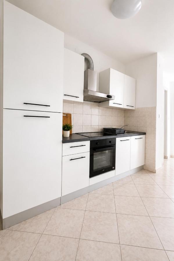 Appartamento con 2 Camere da Letto, Terrazza e Vista Mare