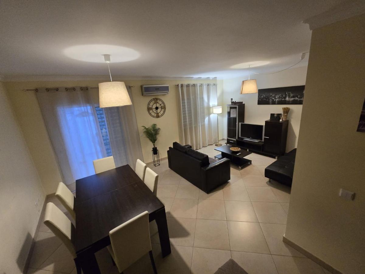 Moradia V4 a 1km da praia da manta rota - Bed and Breakfast Vila Nova De Cacela