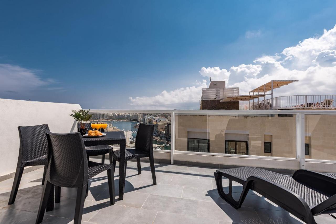 BnBNova - Private Penthouse with Terrace Spinola Bay - B&B St. Julian's