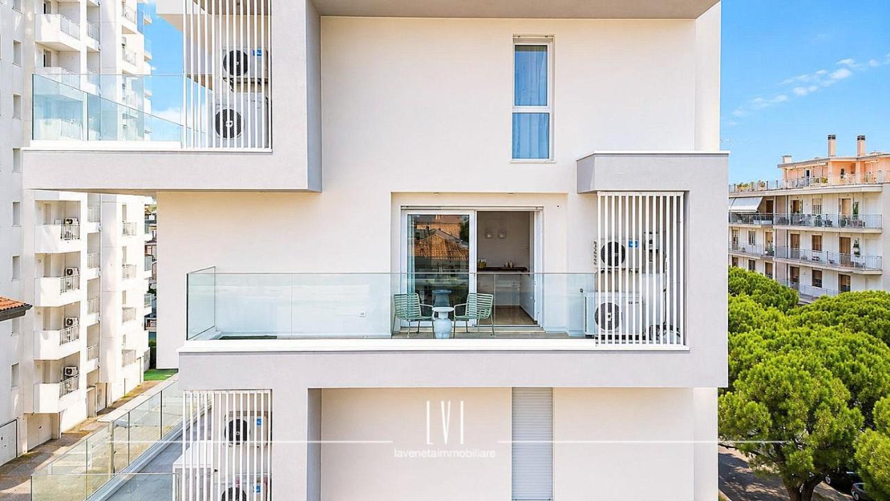 Be White - bilocale con posto spiaggia - Chambres d'hôtes Lido di Jesolo