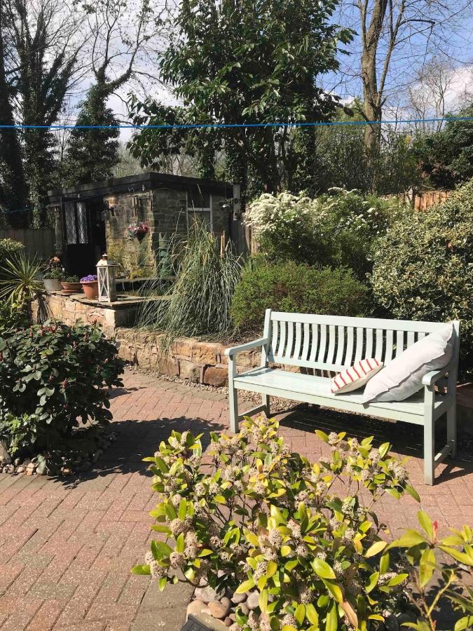 Bury Spacious, self-contained Annexe near M66 - Bed and Breakfast Bury