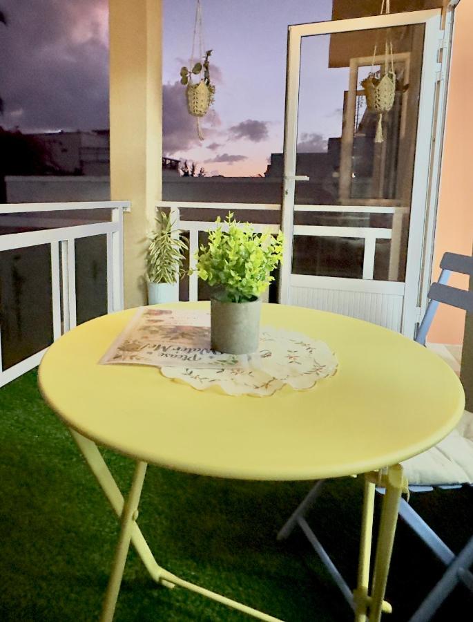 Sunset soaks Beach & Pool 2Bedrooms - Bed and Breakfast Flic en Flac