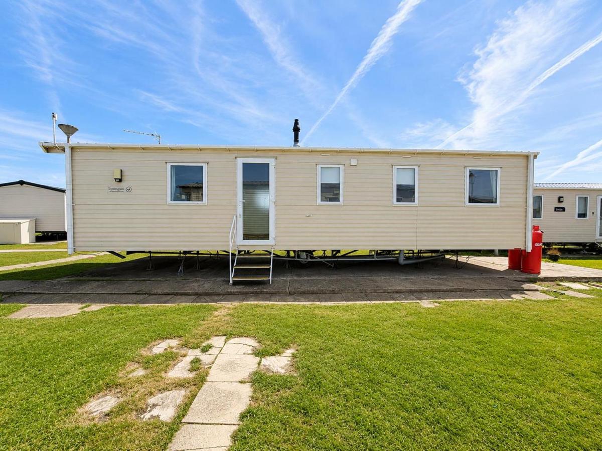 Great 8 Berth Caravan For Hire At Seawick Holiday Park In Essex Ref 27490Sw - Chambres d'hôtes Clacton-on-Sea