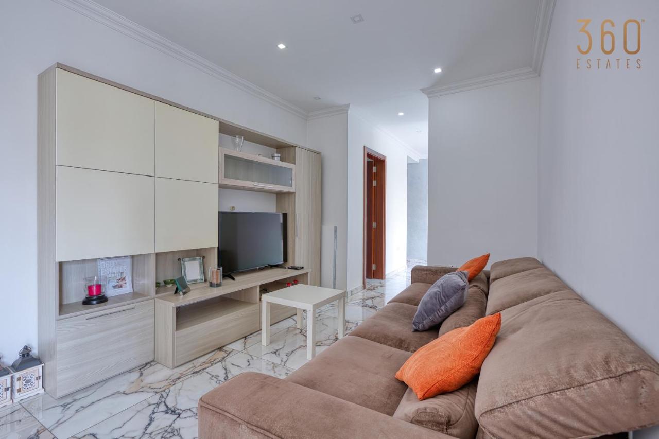 Central Sliema 3BR Home with Terrace Walk to Beach - Ferienwohnung Sliema