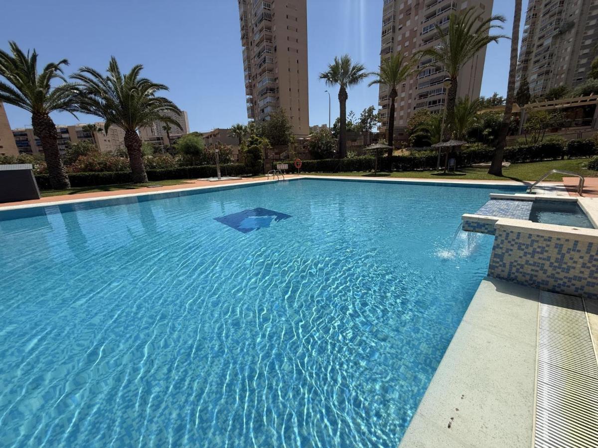 Amplio apartamento con vistas al mar y piscinas en El Campello by Turihome - B&B Campello