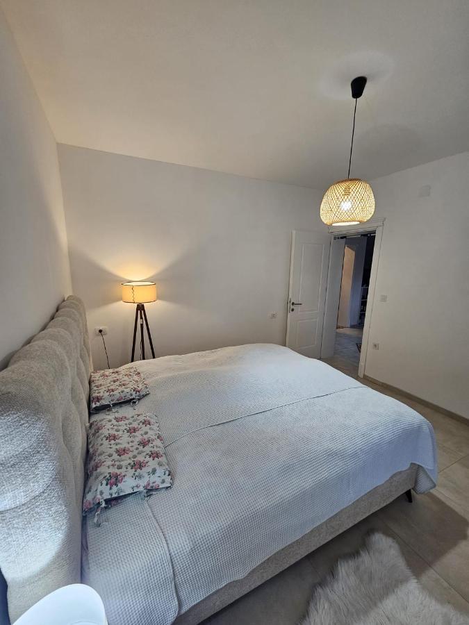 Madera Rosa - B&B Sutomore