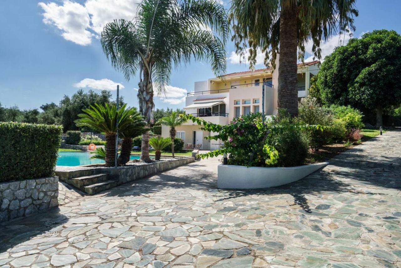 Villa Anna with Private Pool, Play area & BBQ, 5km from the Beach - B&B Astérion