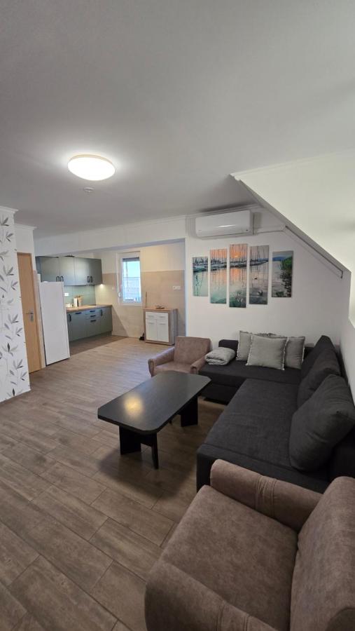 Appartamento con 3 Camere da Letto