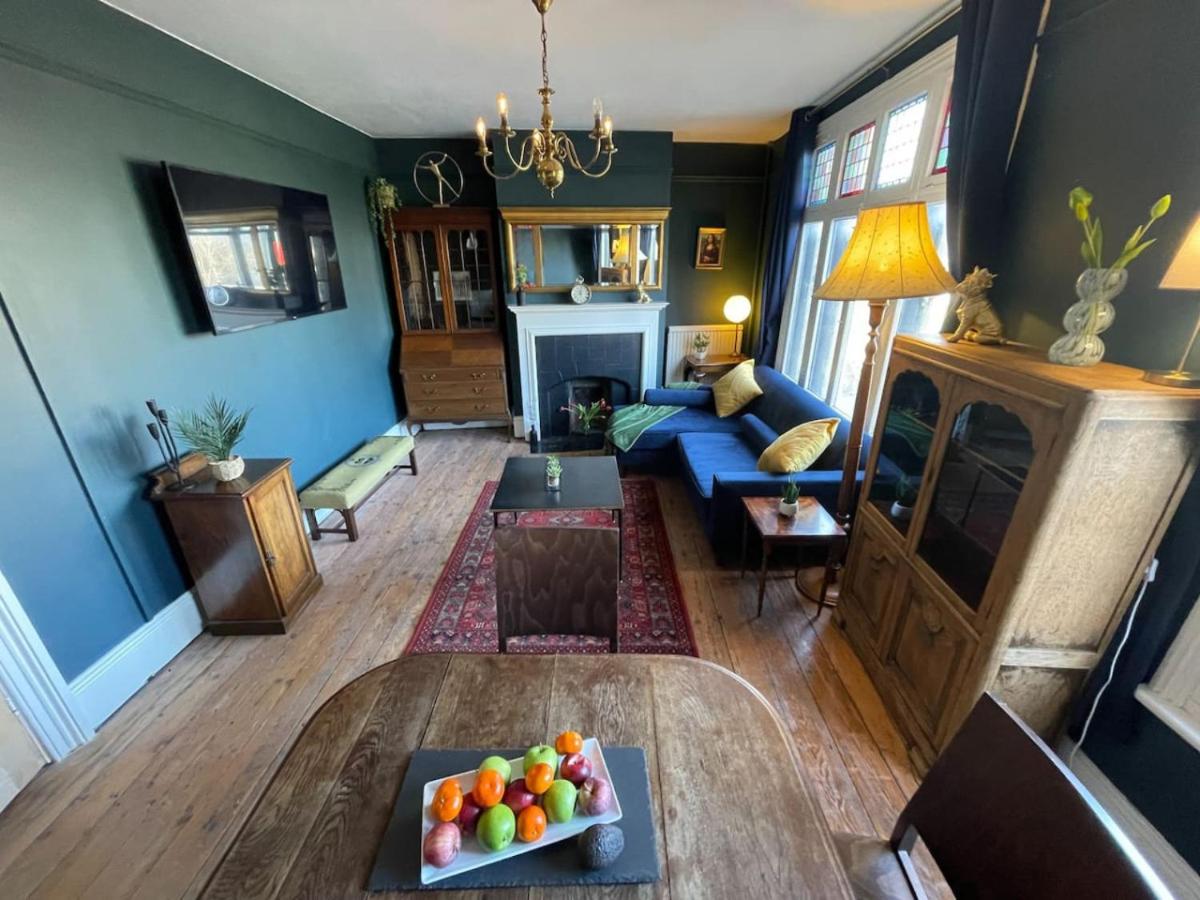 Character City Centre 3-bed Apartment on Mill Rd - Bed and Breakfast Cambridge