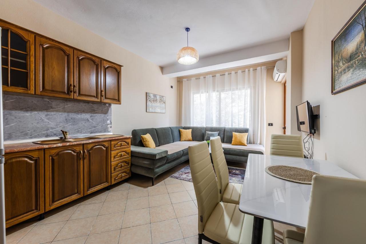Green Waves Retreat 1BR Apartment by PikHost - B&B Golem