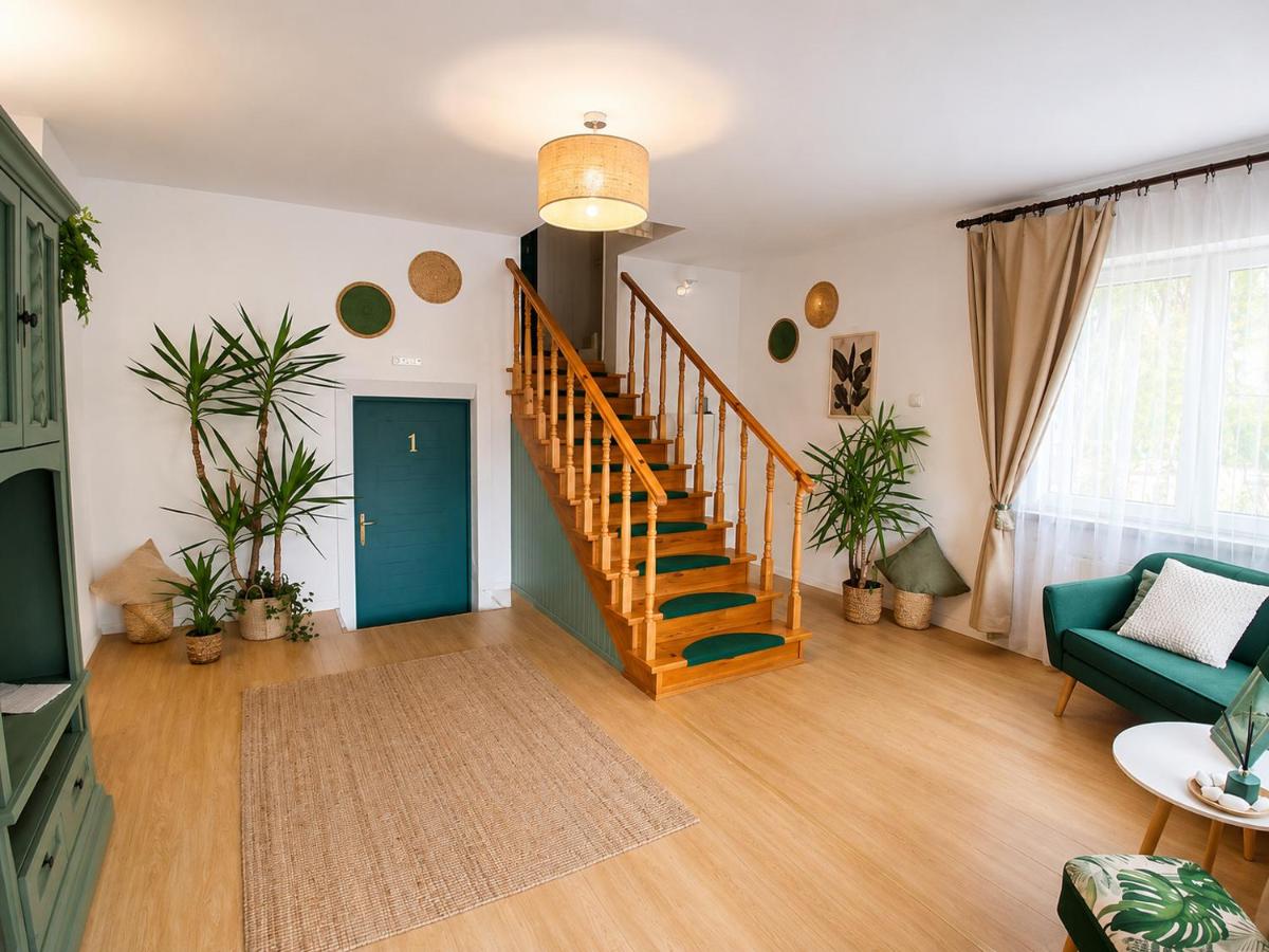 KRK stop near airport - B&B Cholerzyn
