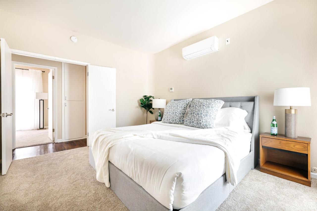Modern 2BR Near Beverly Hills & Melrose - B&B Los Angeles