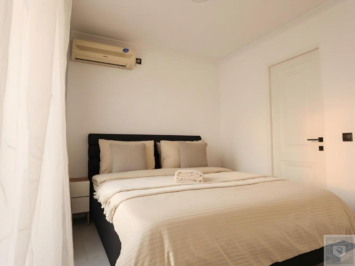 RentHouse ApartHotel Room #1 - Ferienwohnung Chişinău