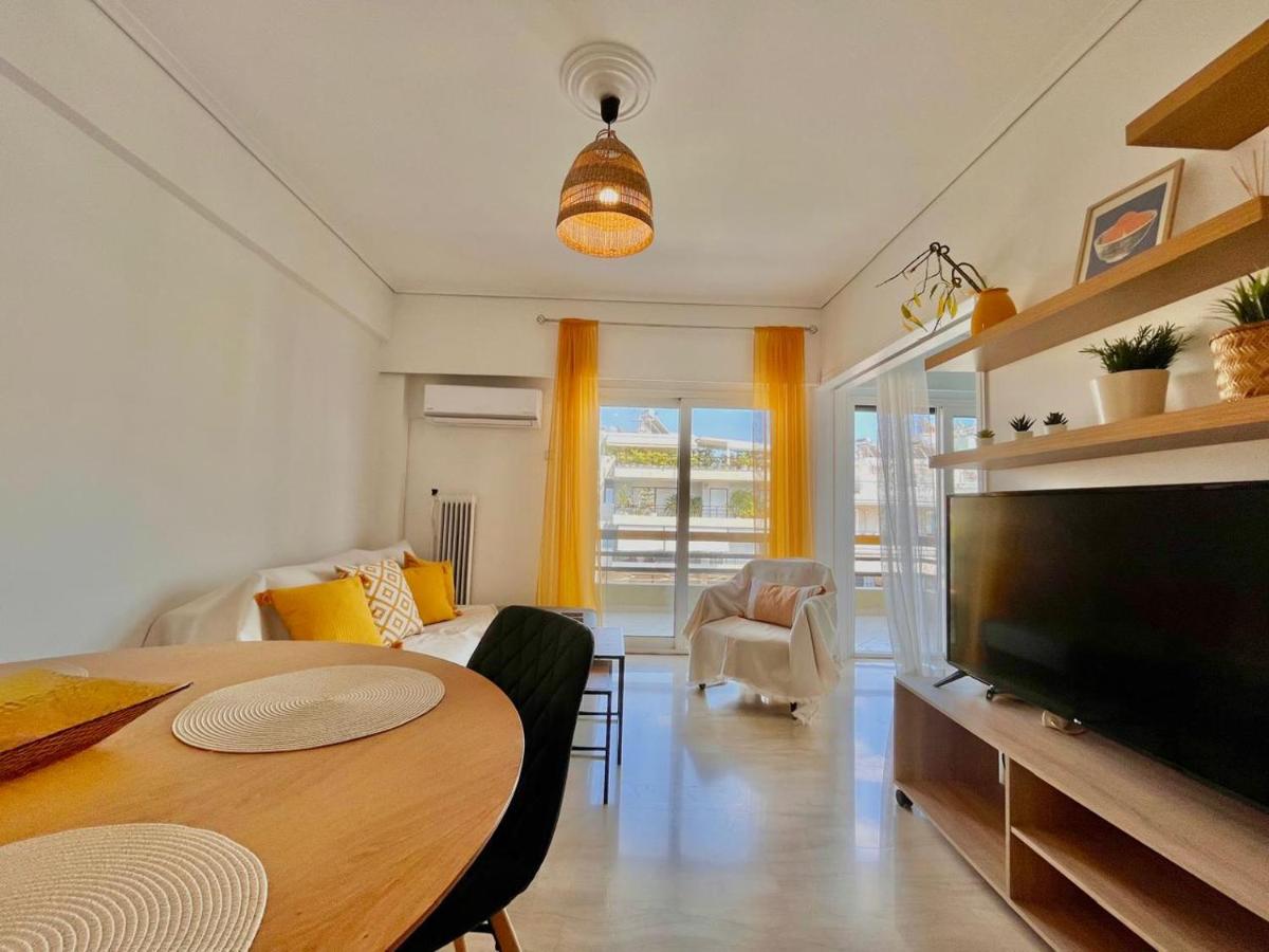 Colorful home w balcony views at Athens Riviera - B&B Athens
