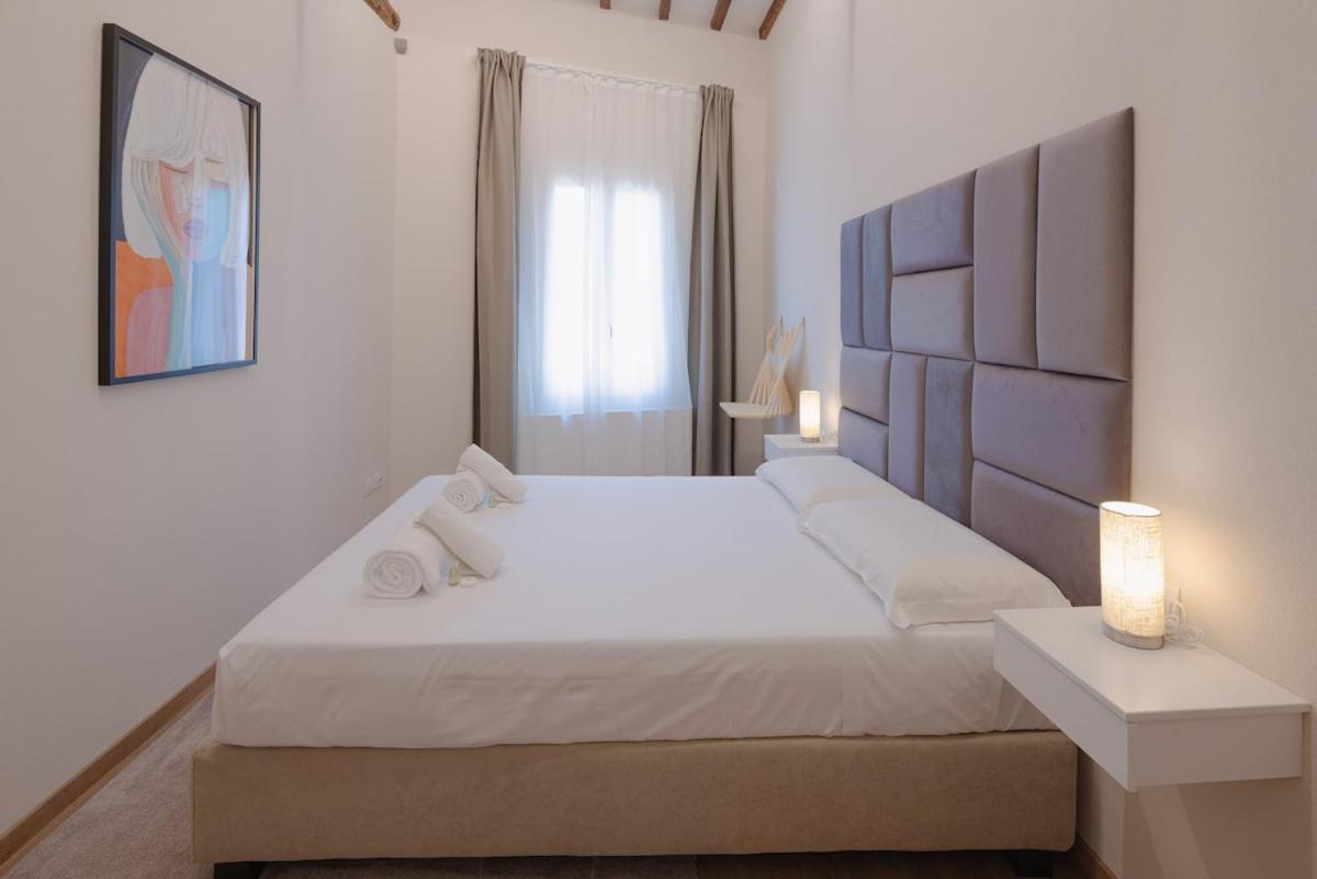 Central Market 3-bedroom Apartment - Ferienwohnung Florenz