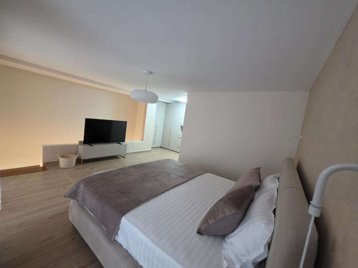 Luxury Seaside Escape 1 - Free Private Parking - B&B Golem