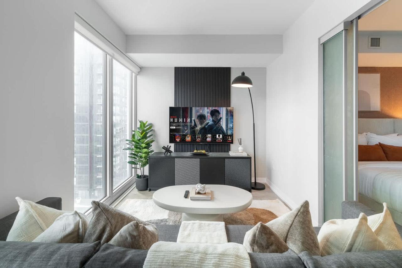 Modern 1BR Designer Condo Sleeps 4 - Ferienwohnung Toronto