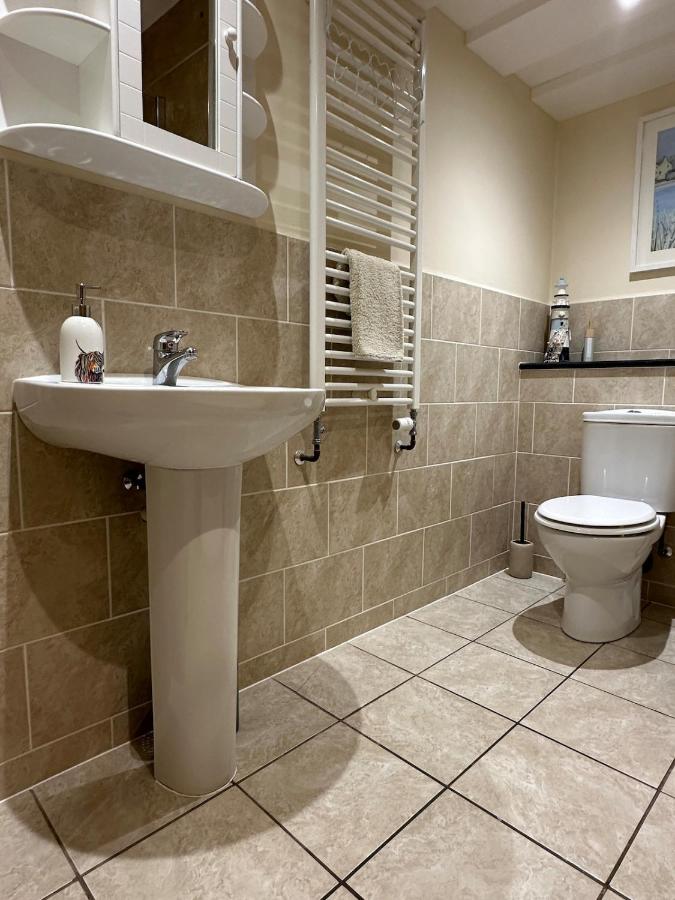 Crown Apartment - King Bed - Free Parking - B&B Inverness
