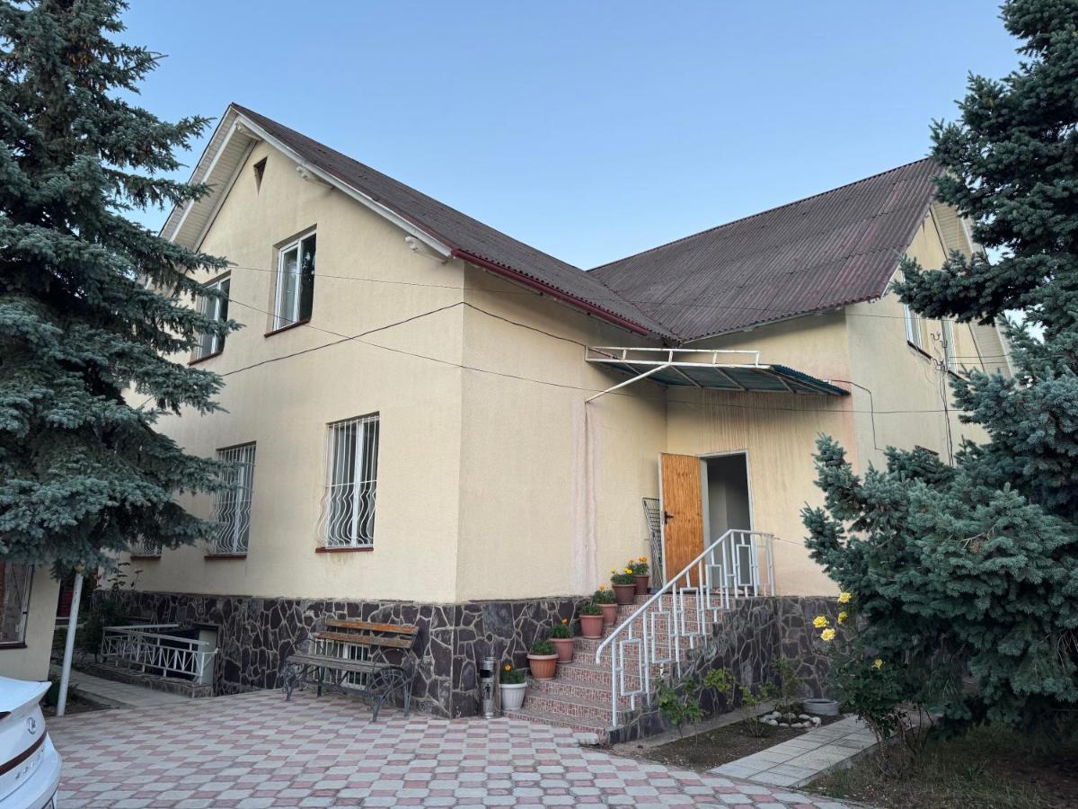 Гостевой дом Сезим - B&B Cholpon-Ata