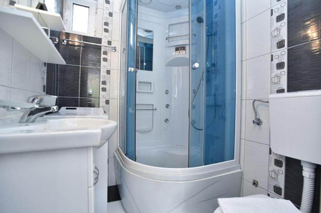 Apartman Lavanda - Bed and Breakfast Sutomore