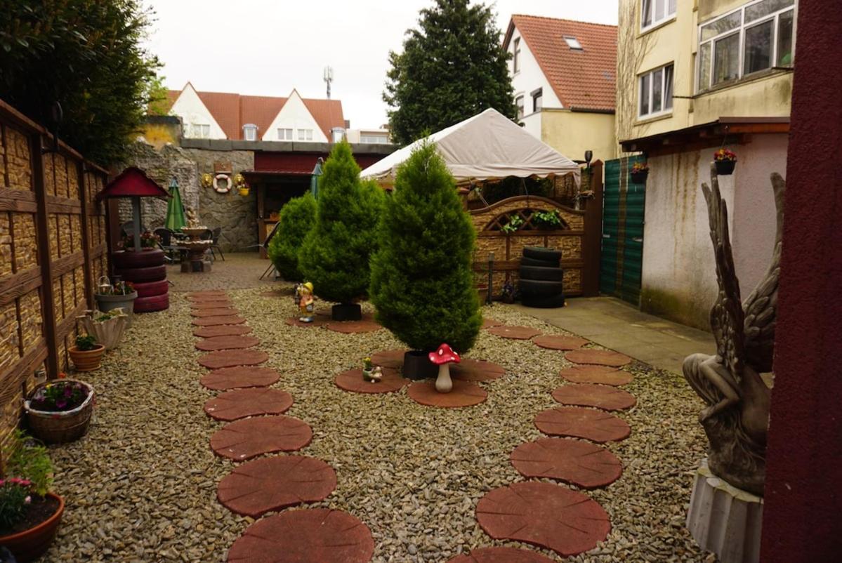 XXL apartment with private beer garden & pizza oven! - B&B Bremerhaven