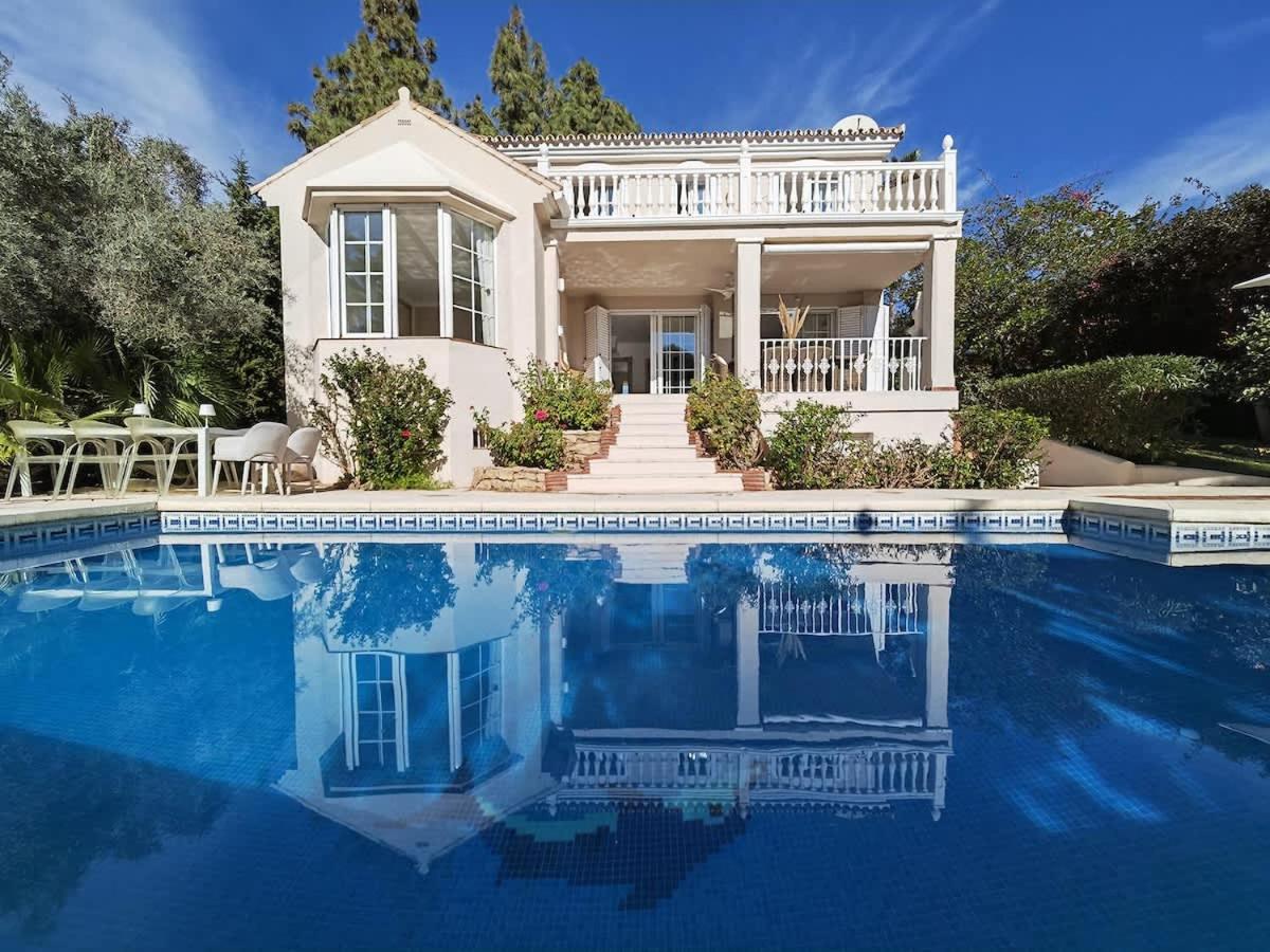 Large Calahonda Villa Pool Hot Tub & Garden - B&B Mijas Costa
