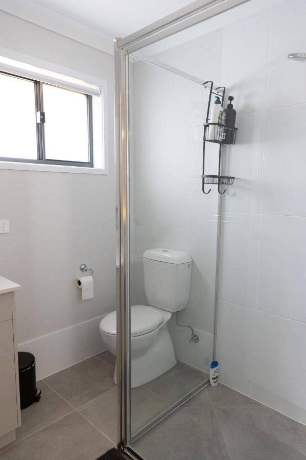 Near UNE 4BR Home BBQ, Outdoor Dining & Cinema - B&B Armidale