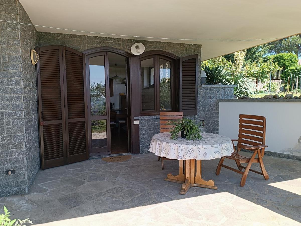House in the hill overlooking the Alps area Lake Maggiore and Orta - Chambres d'hôtes Gattico