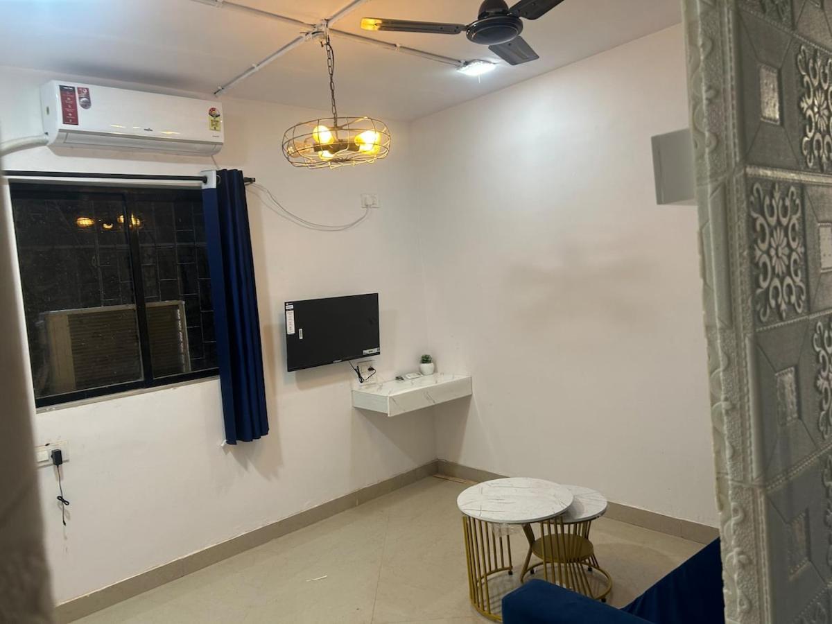 Room with tub n hammock near sea - B&B Bombay