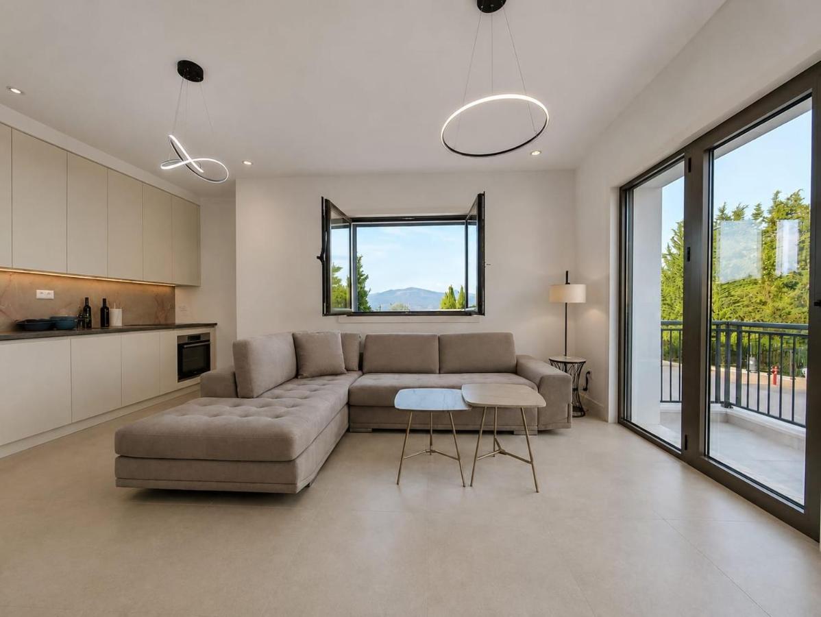 Lux Studio Lustica Bay and Car - B&B Luštica