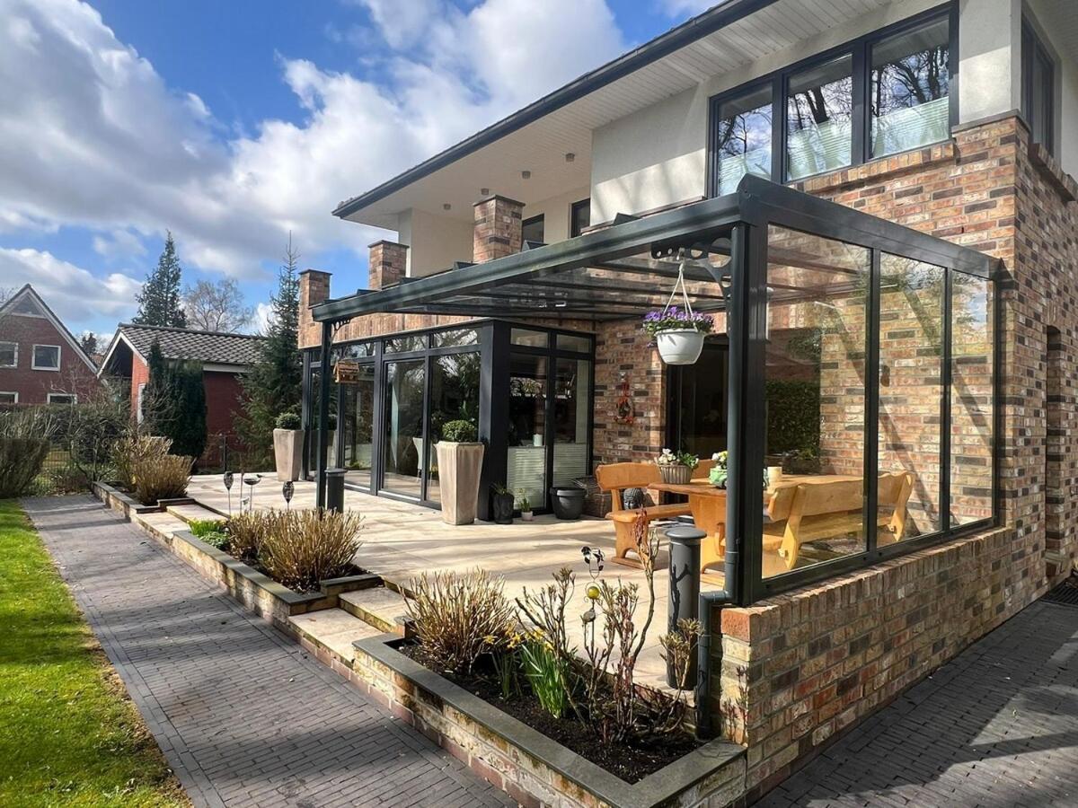 Villa an der Evenburg in Leer, 124 qm, Parkplatz, Glasfaser, Voll Ausgestattet - B&B Leer