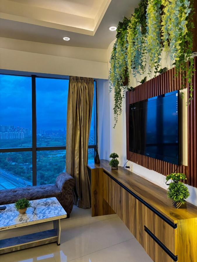 Droplet Studios Modern High Rise Oasis - B&B Ghaziabad