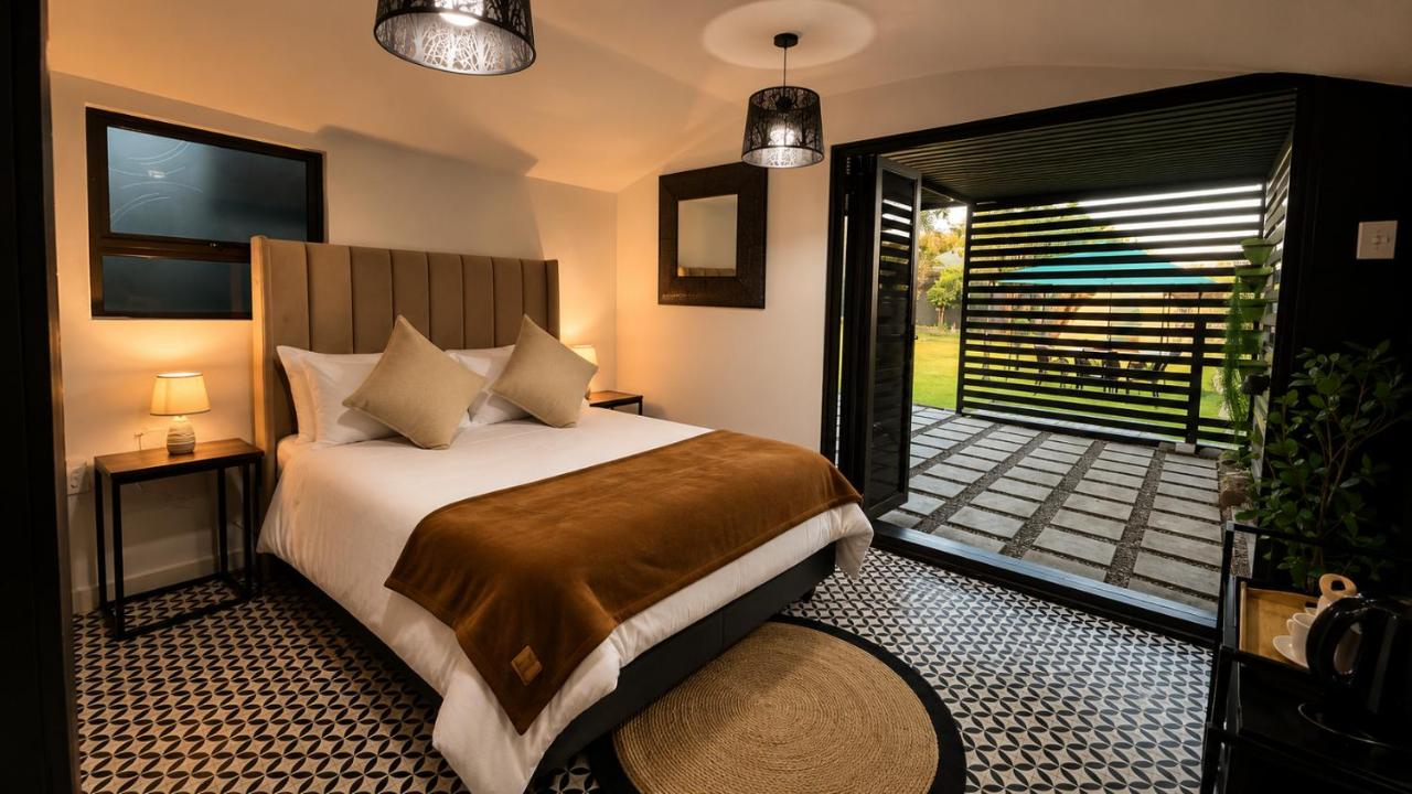 Nondawo Home & Stay - Deluxe Queen Room - B&B Benoni