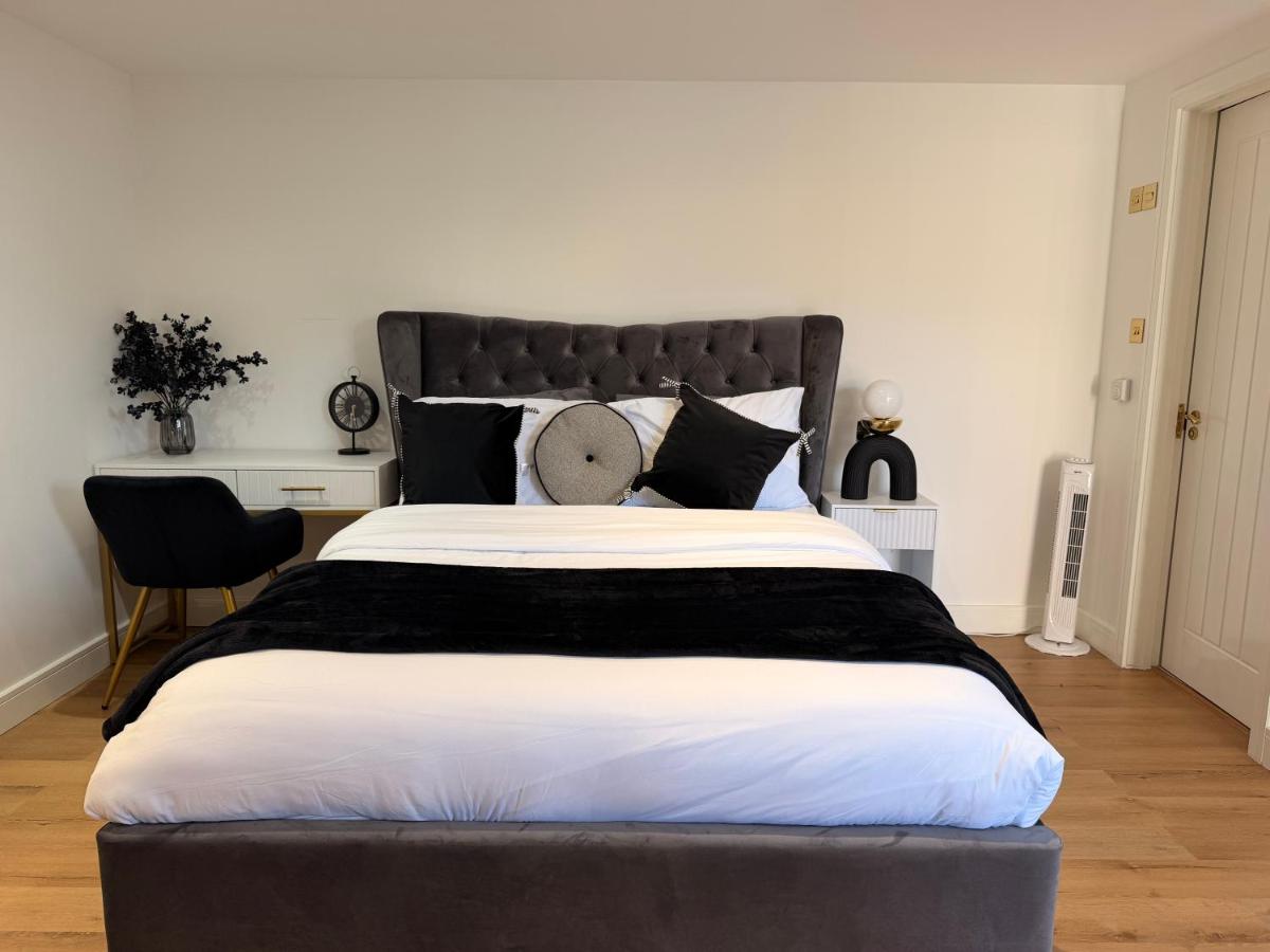 Gatwick LUXURY STUDIO FLAT - Chambres d'hôtes Crawley