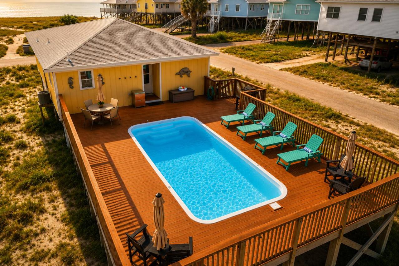 South of Somewhere Beachfront Home with PRIVATE POOL, Gulf & Bay Views - Chambres d'hôtes Gulf Shores