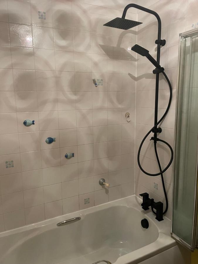 Family house Reading University Reading Festival close to M4 - Bed and Breakfast Earley