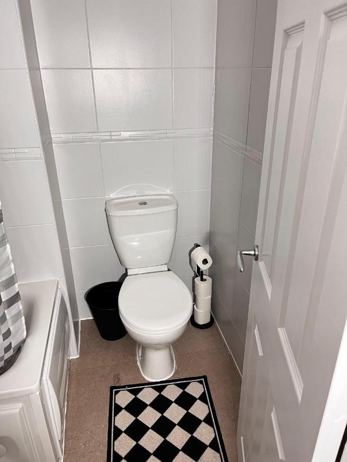 Located in London, next to Forest Hill train station , Studio Apartment nice relaxing chill spot - Chambres d'hôtes Forstal