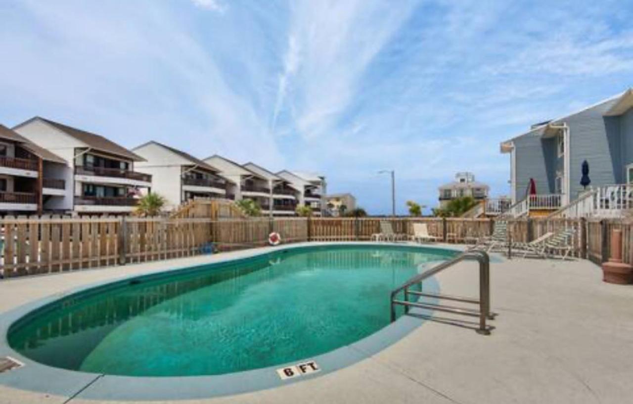 Golden Aura Beach & Pool Condo - B&B Navarre