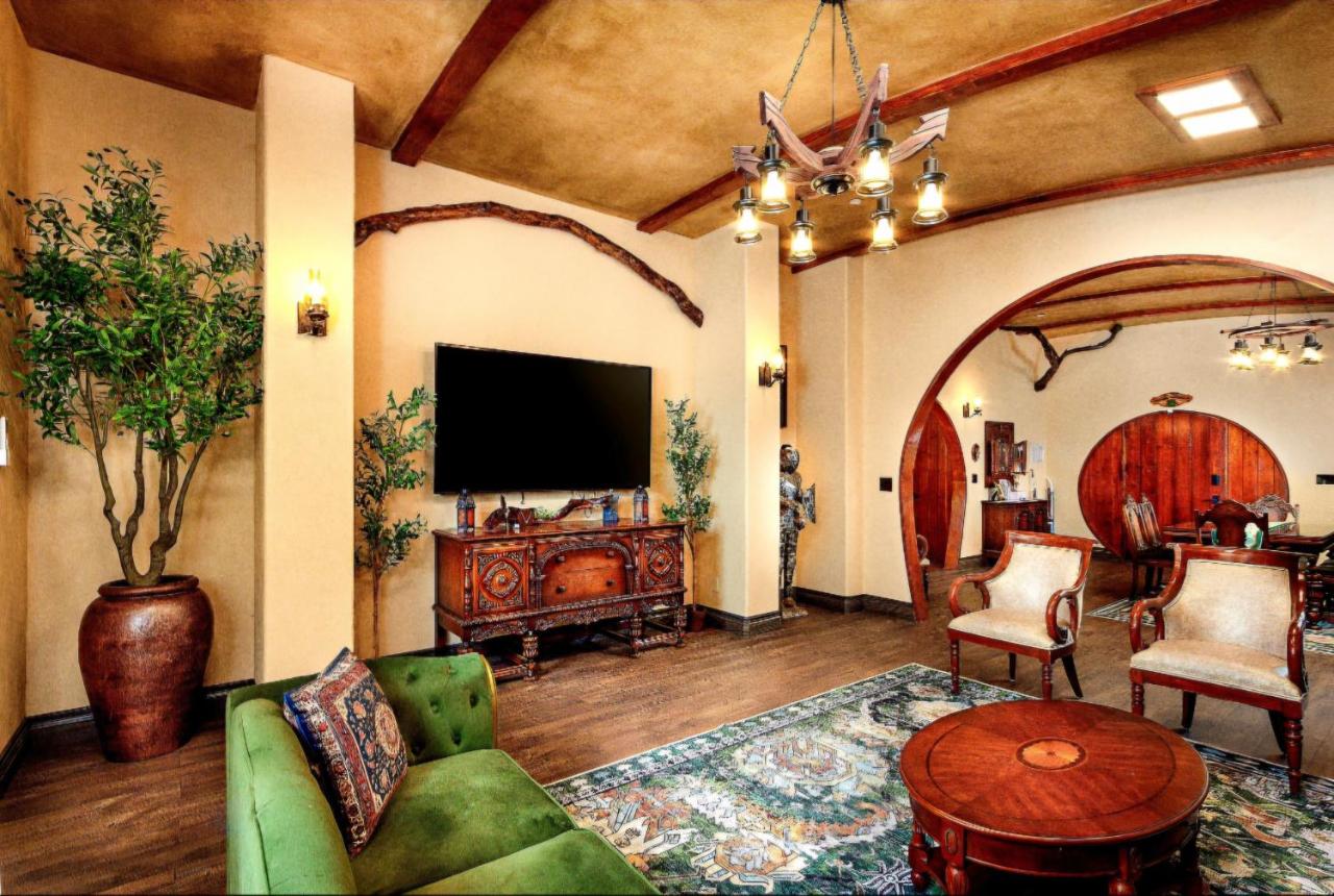 Sequoia Haven Hole - Whimsical, Fairy Tale Earth-Berm Riverfront - Bed and Breakfast Three Rivers