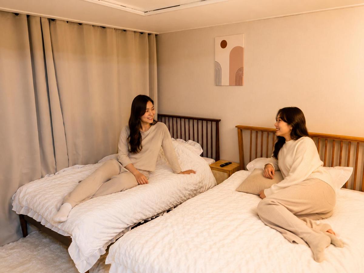 #MangwonStation1min#MangwonDong#MangwonMarket#CloseToSubway#2Beds#PrivateRoom#DesignHouse - Bed and Breakfast Seoel