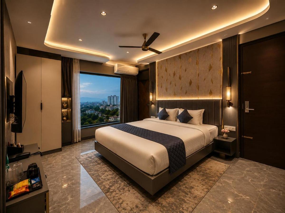 Deluxe One-Bedroom Apartment with City View