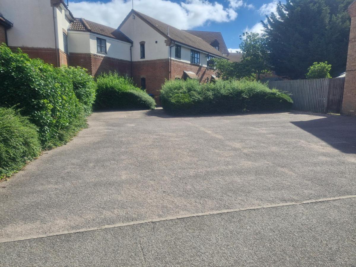 1Bed ground floor maisonette in CMK Free parking perfect for BUSINESS SOLO TRAVELLER Relocation guests welcome Managed by Chique Properties Ltd - Chambres d'hôtes Milton Keynes