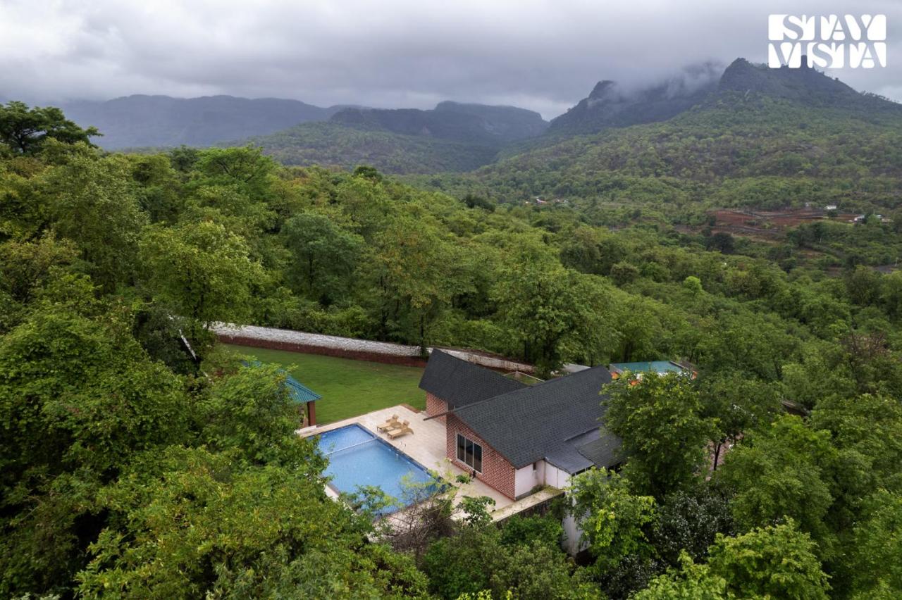 StayVista at Milestone Villa with Pool, Mountain View - Ferienwohnung Khopoli