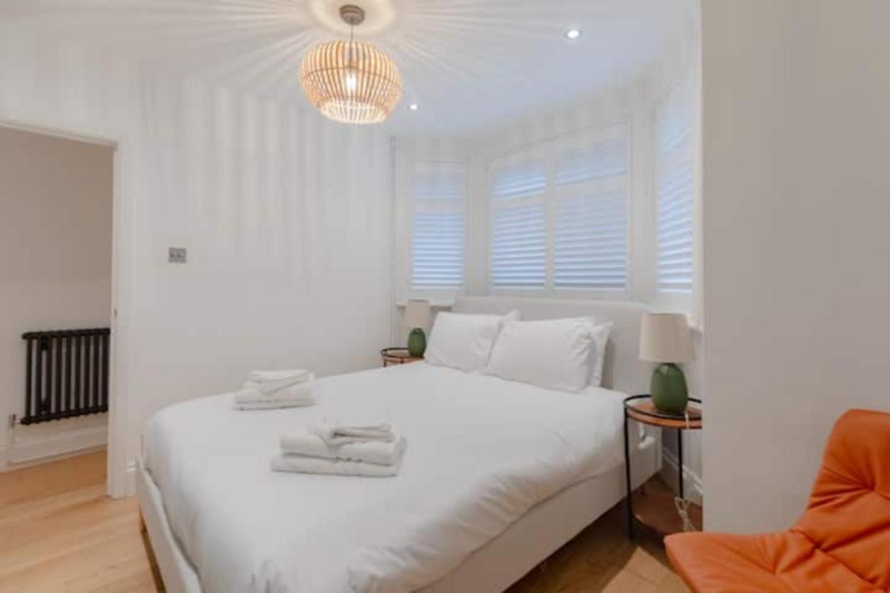 Newly Refurbished 2BD Flat - Wimbledon Village! - Ferienwohnung London