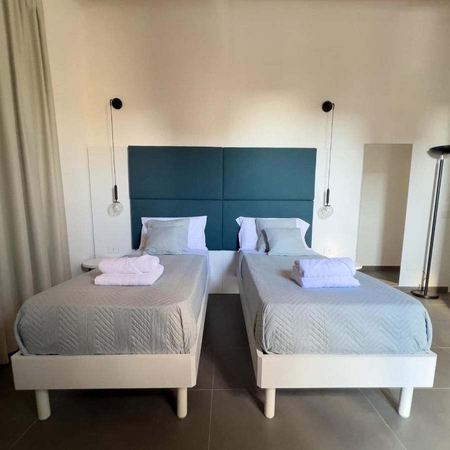 Tweepersoonskamer met 2 Aparte Bedden en Eigen Badkamer