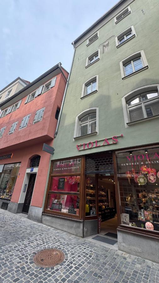 Brück Residenz - 100qm Altstadtwohnung an der Steinernen Brücke - B&B Regensburg