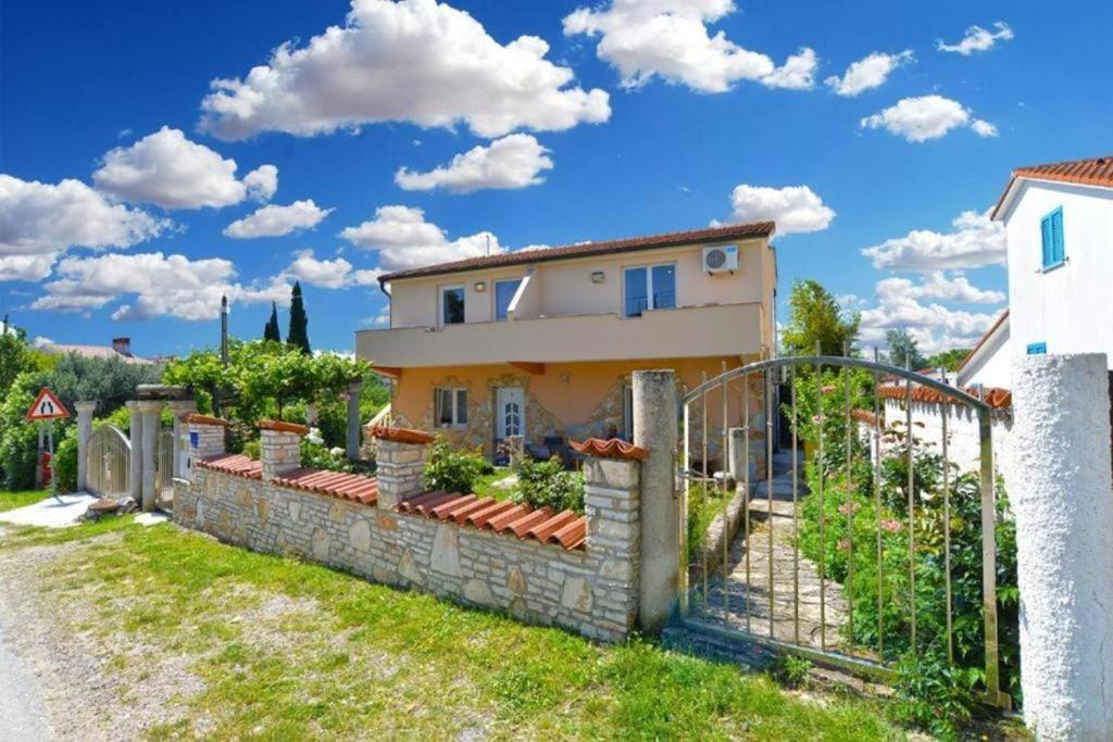 Apartman Mara - Ferienwohnung Pomer
