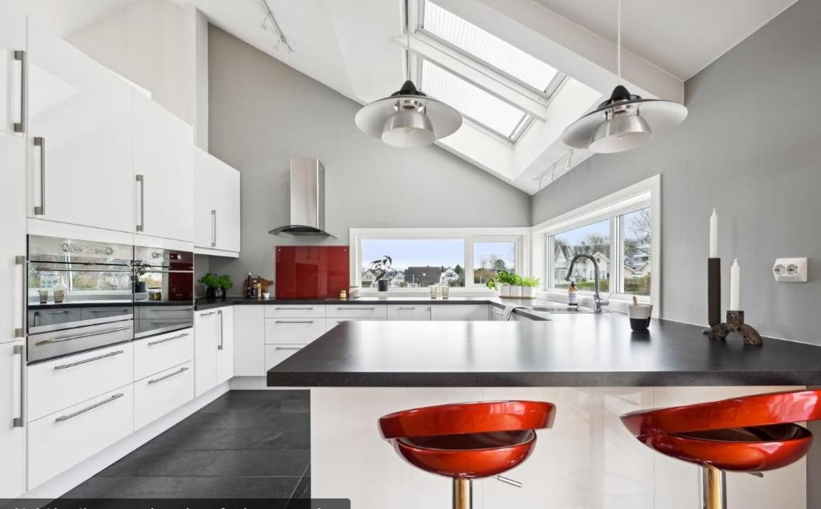 Central, Spacious House, Gym & Parking - B&B Stavanger