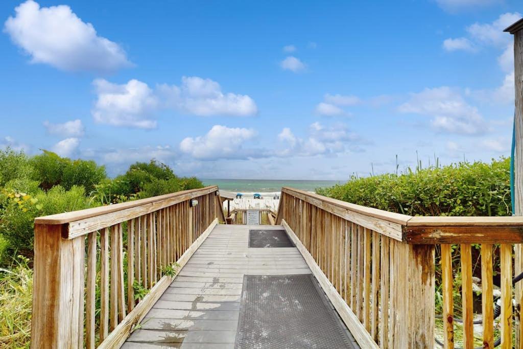 Cozy Gulf-front home with 2 beach chairs - short distance to entertainment - B&B Destin