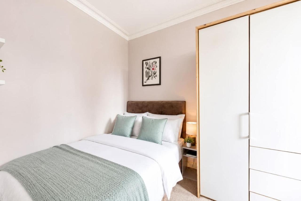 BnBNova - 1BR - by Parliament - Holyrood Park - B&B Edinburgh